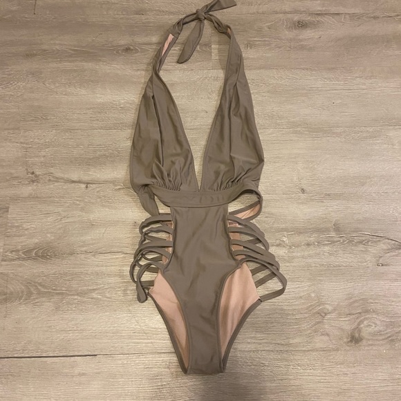 Yira by Fashion Nova Sage Green One Piece Swimsuit/ Bodysuit - Picture 3 of 3